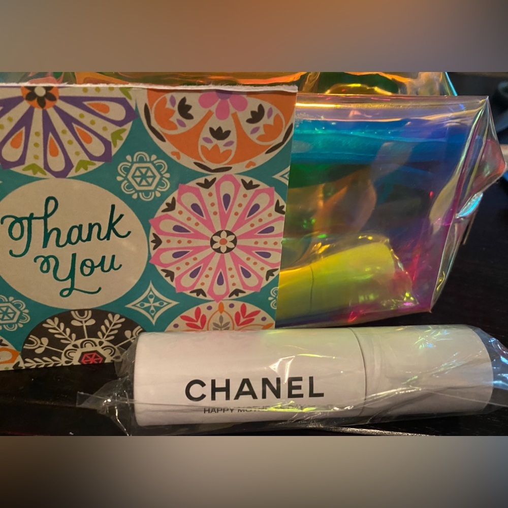 Auth CHANEL RARE collectible colored pencil set. Still in plastic. Never used - Picture 2 of 6